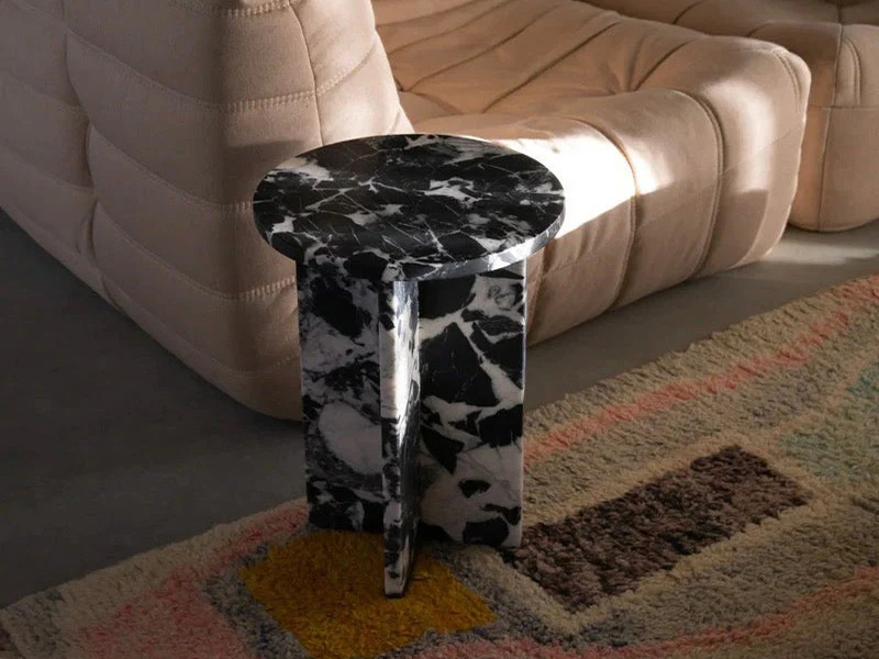 Table d'appoint en marbre ou en onyx : laquelle est la meilleure ?
