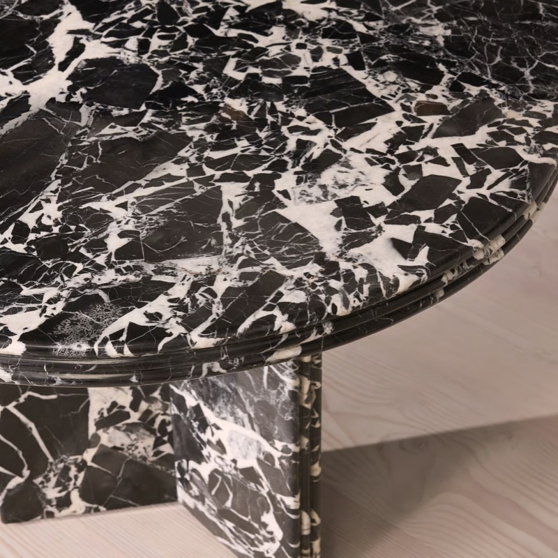 Grande table de salle à manger ancienne en marbre avec pieds en forme de V